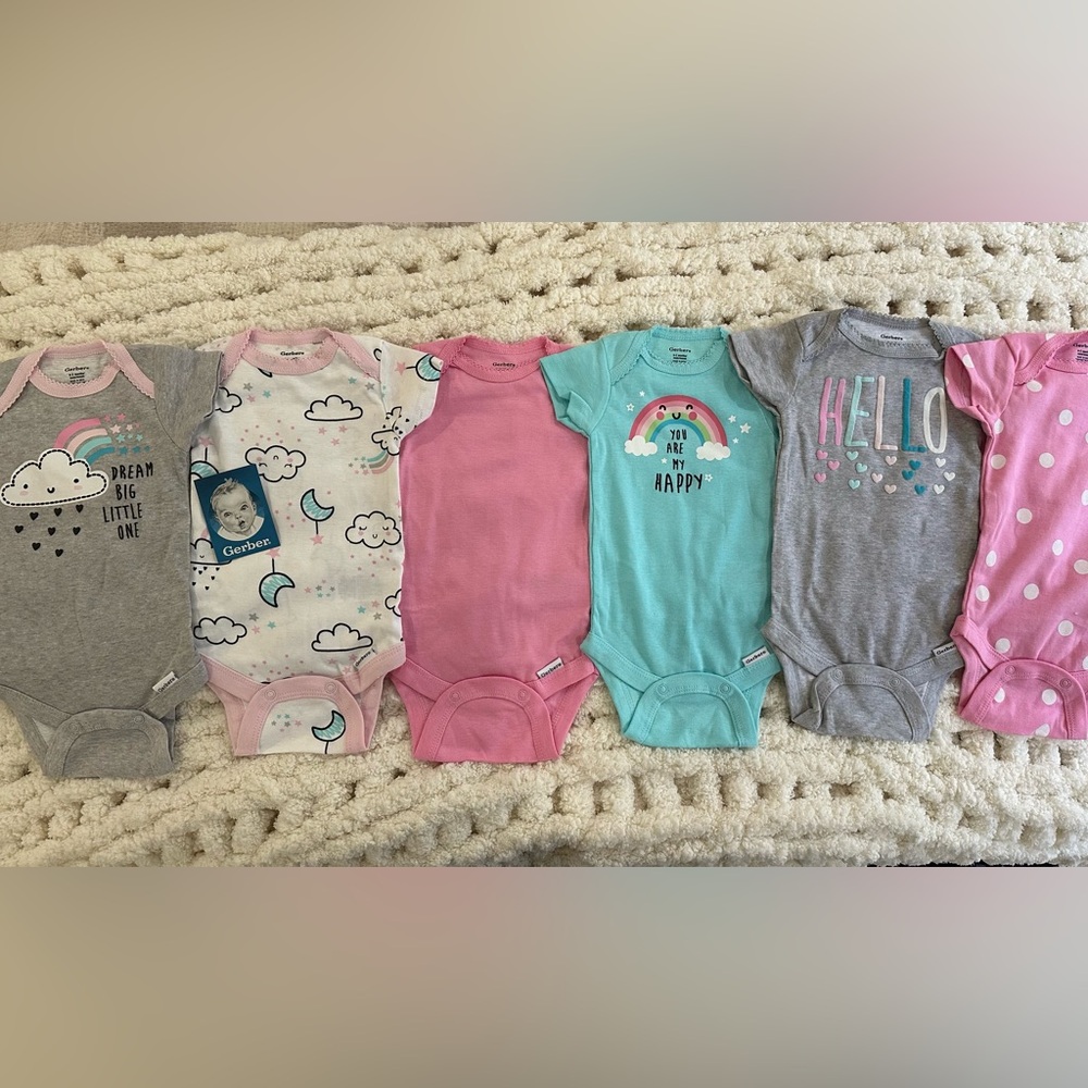 |Gerber Baby| - 6 Onesies